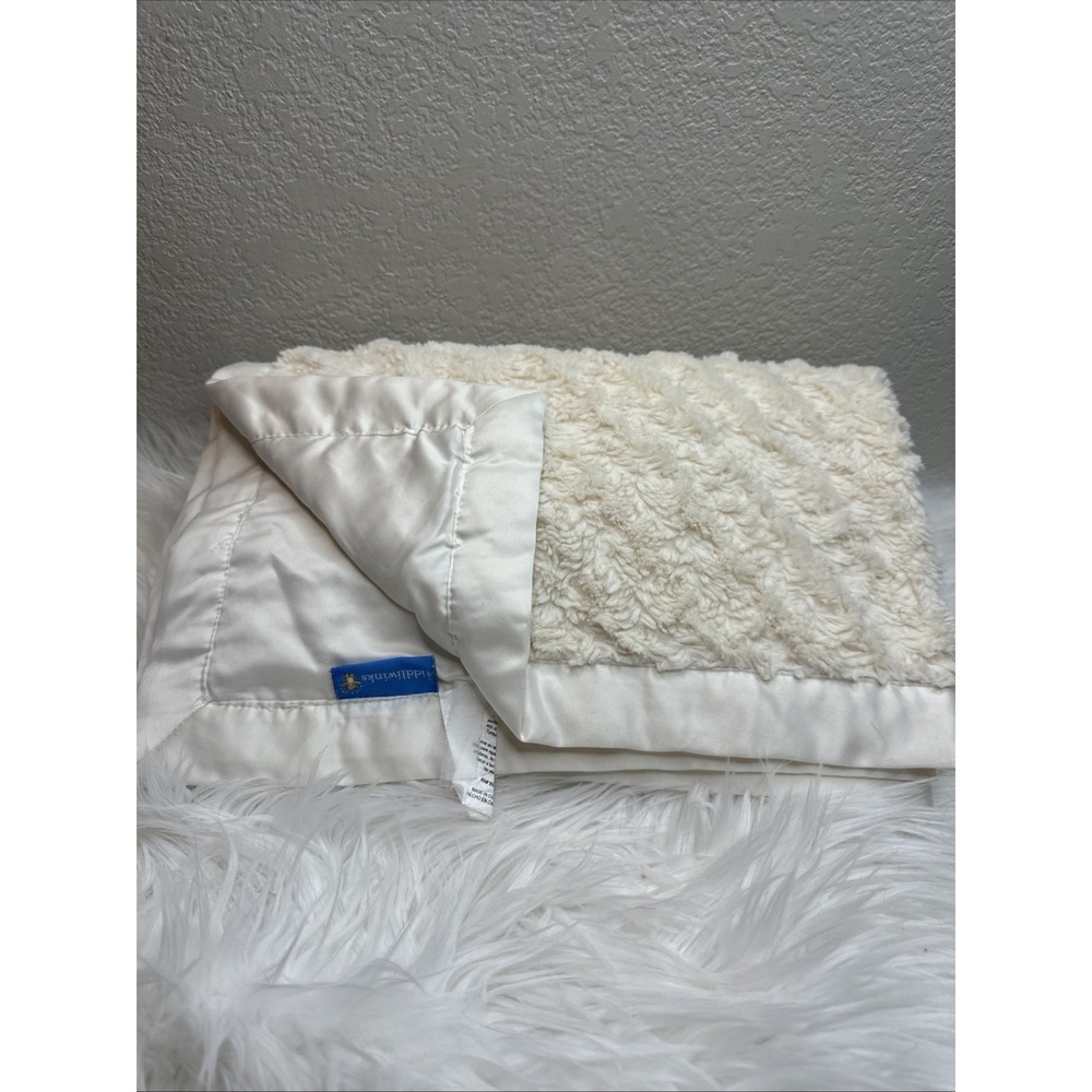 $31 🌙 Tiddliwinks Baby Blanket White Fluffy Fur Satin EUC CLEAN CREAM